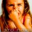 Все опасности резкого и неприятного запаха детского пота: когда и чем лечить?